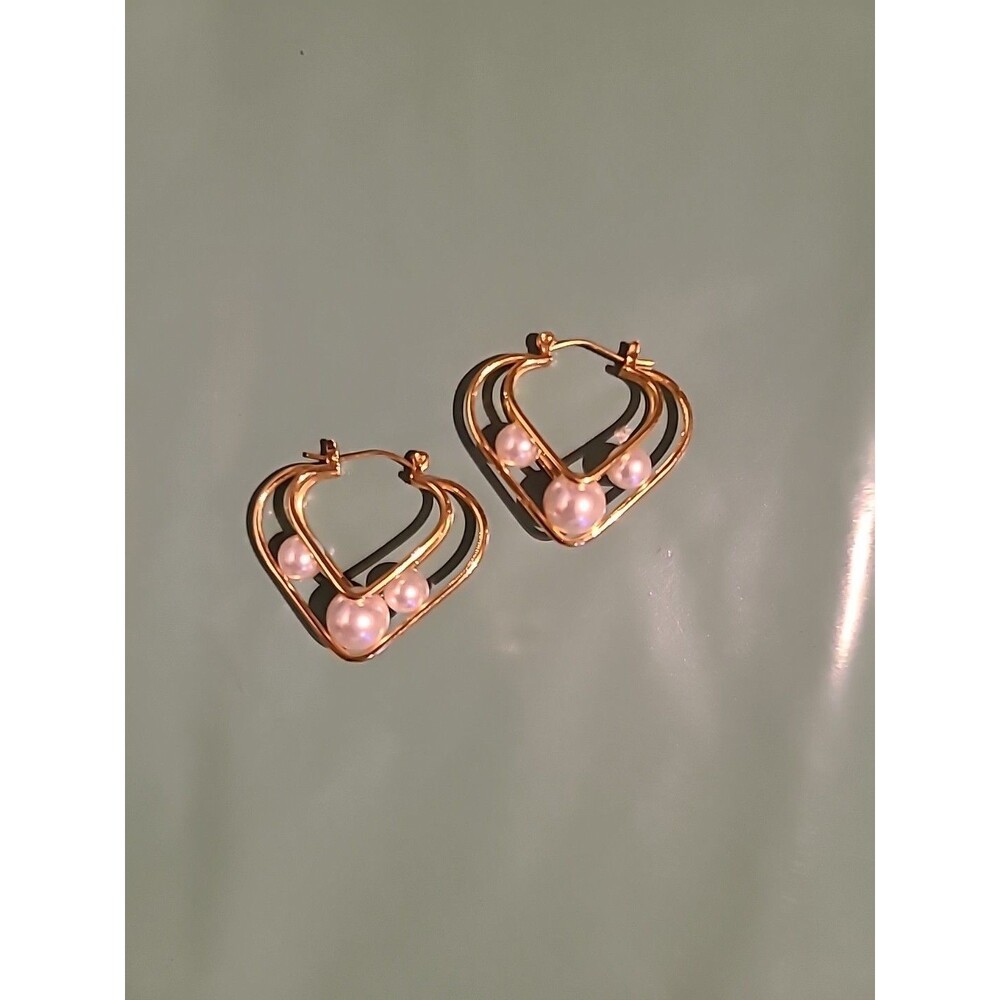 VTG Pretty New  Yellow Gold Tone White Pearl  Openwork Heart Dangle Earrings